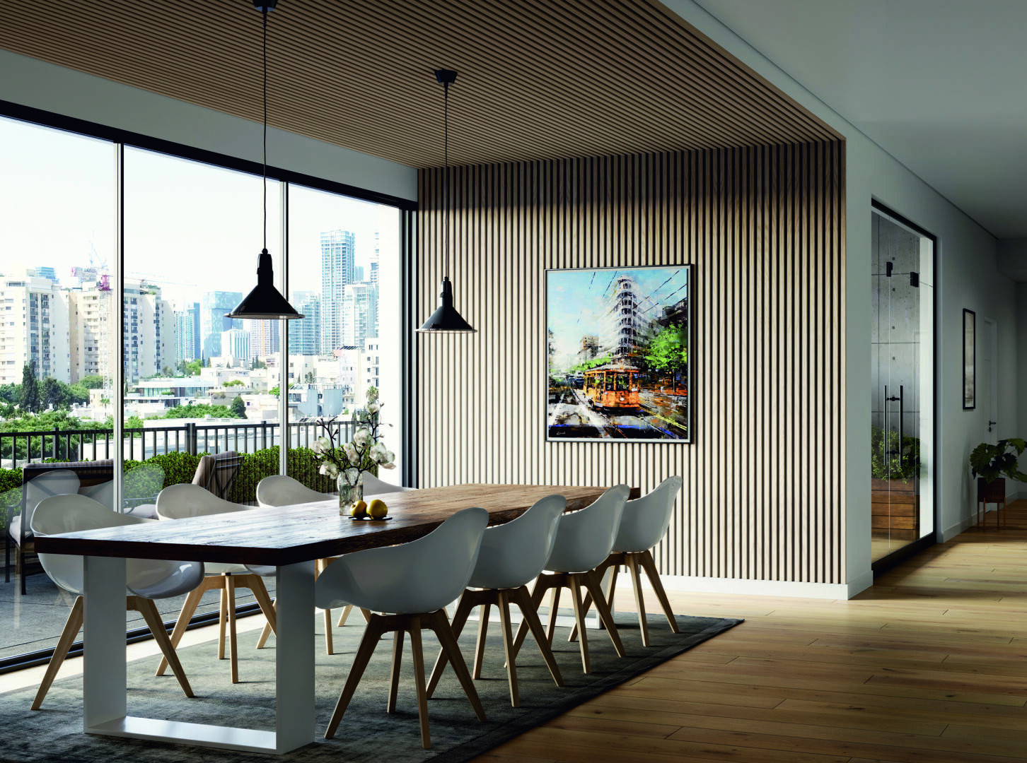 Une salle à manger moderne avec une longue table en bois, huit chaises blanches, des lampes suspendues, de grandes fenêtres donnant sur un paysage urbain, des plantes sur le balcon et un tableau encadré sur un mur d'accent en lattes de bois.