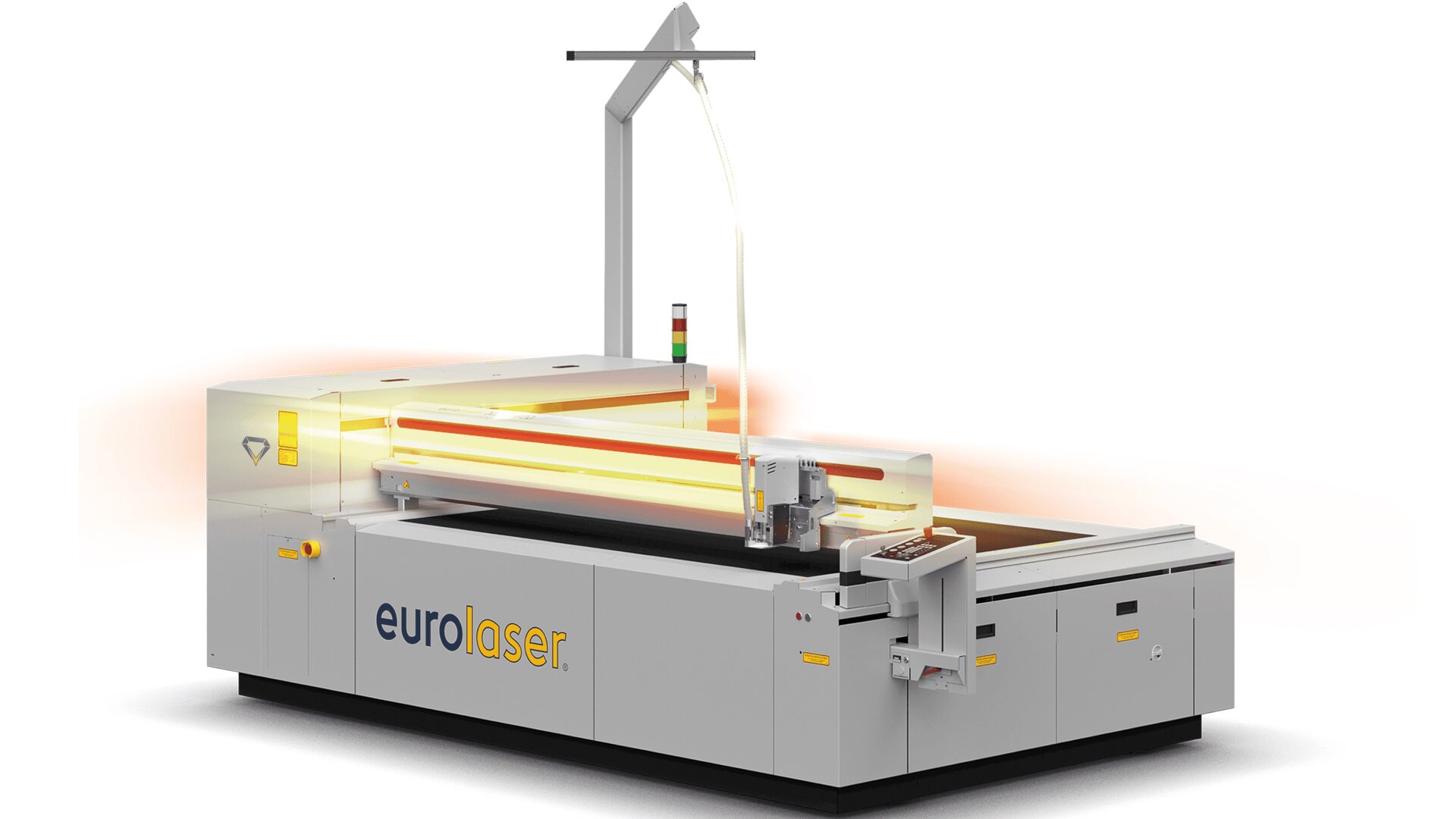 Eine große, industrielle Eurolaser-Maschine mit einer flachen Arbeitsfläche, einem Bedienfeld und einem beweglichen, gelb-orange beleuchteten Laserkopf, die für Präzisionsschnitte oder Gravuren konzipiert ist.