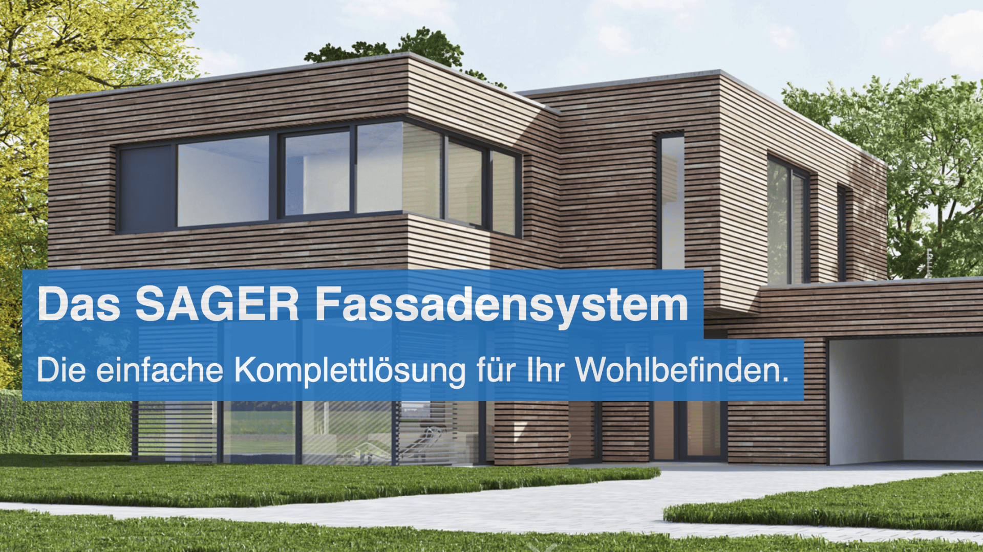Modernes zweistöckiges Haus mit horizontaler Holzverkleidung und großen Fenstern, umgeben von Grün. Der eingeblendete Text in deutscher Sprache bewirbt das SAGER Fassadensystem als einfache Komplettlösung für Komfort.
