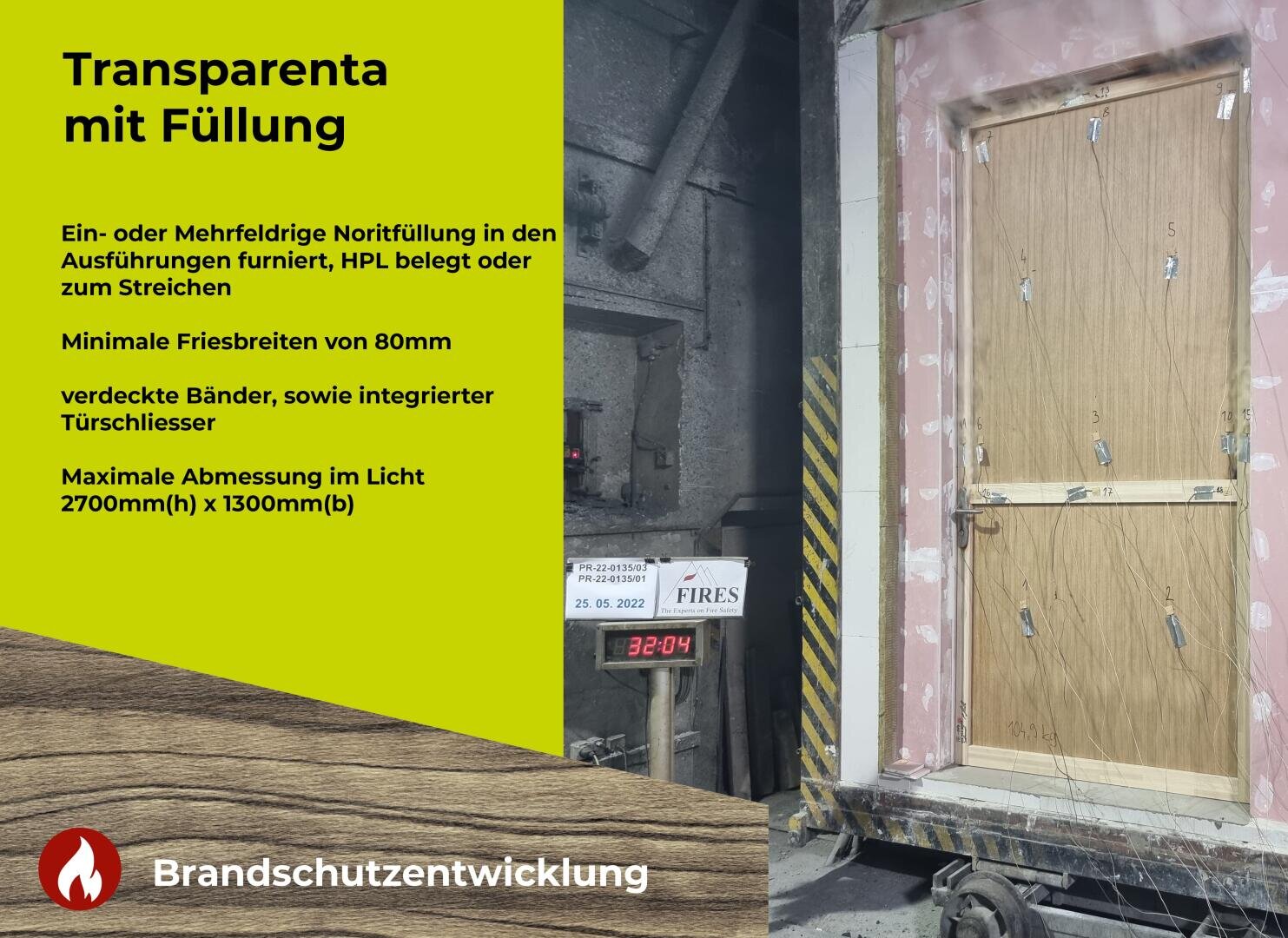 Eine große hölzerne Brandschutztür wird in einer Prüfeinrichtung montiert. Der Text auf der linken Seite informiert über Merkmale wie minimale Rahmenbreite, verdeckte Scharniere und maximale Abmessungen. Das Logo der Brandschutzentwicklung mit dem Flammensymbol erscheint am unteren Rand.